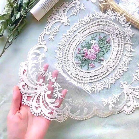 Doily Lace Table Dresser placemat Dining Linen Hollow Oval Flowers White Vintage - Picture 2 of 4